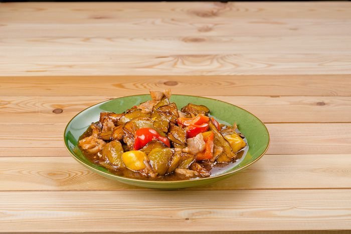 одон улан удэ китайская кухня меню. tushenye baklazhany so svininoj. одон улан удэ китайская кухня меню фото. одон улан удэ китайская кухня меню-tushenye baklazhany so svininoj. картинка одон улан удэ китайская кухня меню. картинка tushenye baklazhany so svininoj. Баклажаны, свинина, перец, лук.
